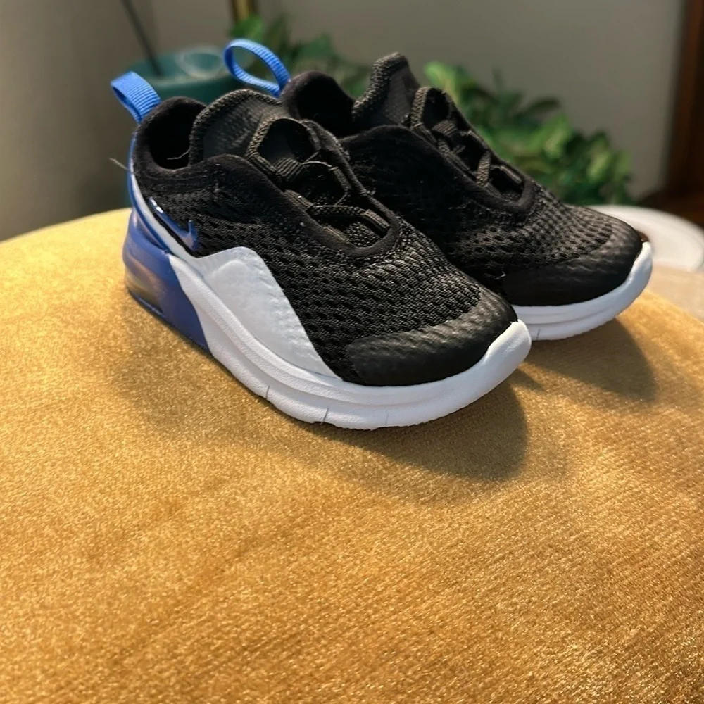 Nike Black and Blue Sneakers with Elastic Laces and Breathable Mesh